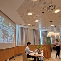 Lecture by Regina Obster about availability of pesticides for use in hops in Germany.